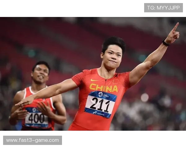 女孩为苏炳添加油奋力呐喊手挡对手助力冲刺助力突破奥运梦想 女孩为苏炳添加油奋力呐喊手挡对手助力冲刺助力突破奥运梦想